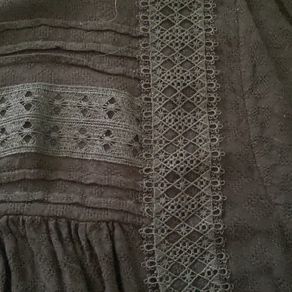 Time and Tru : 3/4 flowy top with lace details - Picture 3 of 3